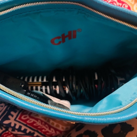 ❤️❤️SOLD❤️❤️Chi flat iron with bag - Picture 3 of 4